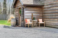 Adorable Cabin. Cozy & comfy. Coffee bar, firepit, horseshoes, hammock, grill