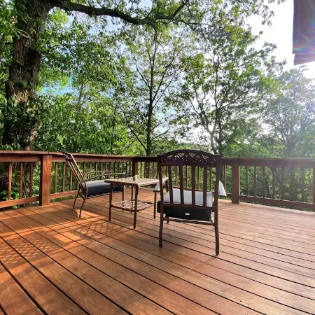 LUXURY Wooded Hilltop Hocking Hills Villa Lodge!