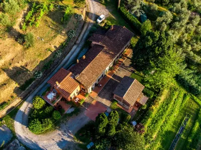 Independent Suite with its own entry and private terrace, halfway Lucca/Florence