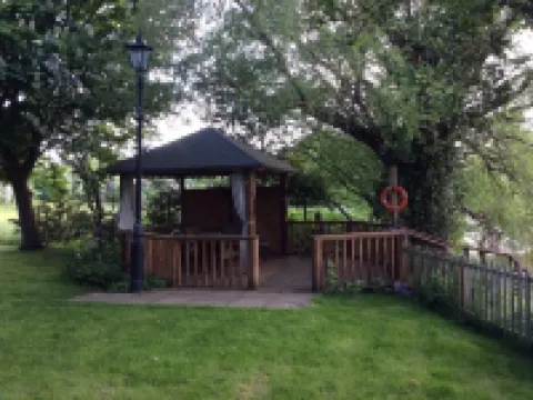 Heron View Riverside Retreat in Peaceful Rural Hamlet near Roman Town, Alcester Hotels in Alcester