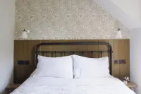 Ewen House - Cotswolds Cottage on Award Winning Lower Mill Estate & Spa
