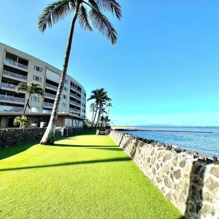 Great Location & Oceanview! Steps to the Beach, King Bed, Pool, AC