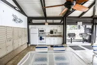 BEST LOCATION in Kihei! 1BD/1BA by the BEACH! A/C, Clean, Cozy, Wifi, Beach Gear