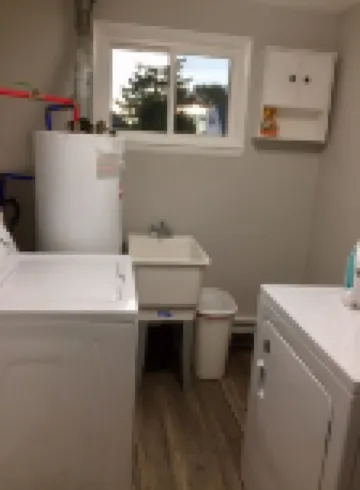 Clean Modern Home,Cozy MINUTES to Airport  and Downtown