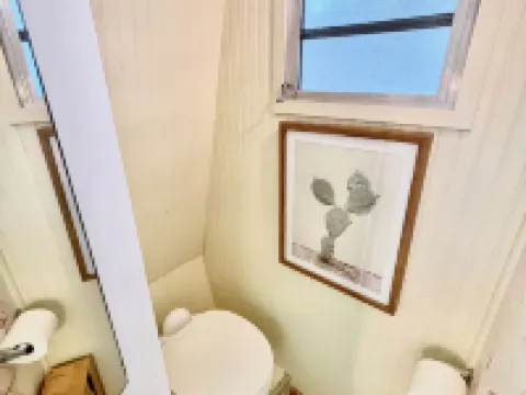 Vintage Glamper Oasis in Downtown Dover, walk to downtown and Henry Law Park ドーバーのホテル