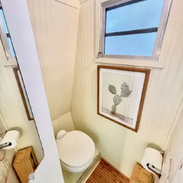 Vintage Glamper Oasis in Downtown Dover, walk to downtown and Henry Law Park