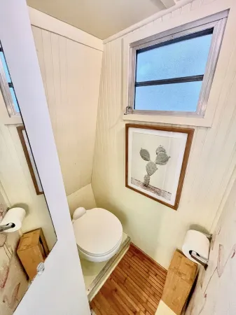 Vintage Glamper Oasis in Downtown Dover, walk to downtown and Henry Law Park Отели в г. Довер