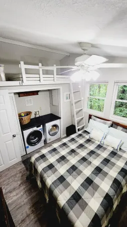 PRICE DROP, COME BACK: Cozy Mountain Retreat in Linville Land Harbor Отели рядом с достопримечательностью «Christmas Tree Hill Garden Center»