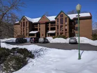 Deer Park River View Condo with AC