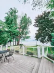 Lakeside Sunrise Cottage with hot tub