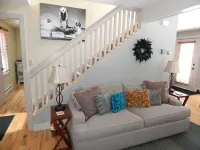 Cozy Hideaway with 3 Season Lake View