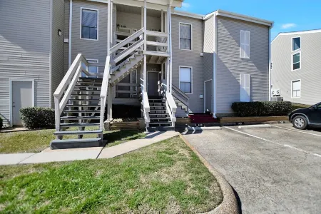 Upscale Escape on Lake Conroe in April Soundon Lake Time” 3-2 on First Floor!