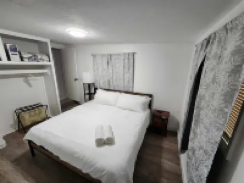 Quiet Private Cottage near ZION - Pet-Friendly ~ Tesla/ EV Charger