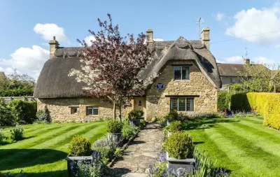 Enchanting cottage in the heart of Chipping Campden Hotels near Ernest Wilson Memorial Garden