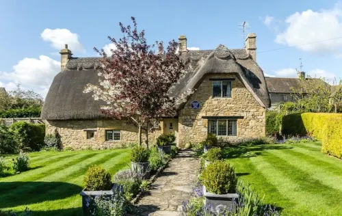 Enchanting cottage in the heart of Chipping Campden - 4-Star