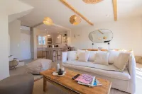 Villa Rénovée Avec Piscine et Amarrage, Dans Domaine Sécurité, Avec Plage à 5 mn - 4-Star