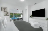 Boutique Villa REMODELED 4 bedrooms/3 bath, and tv area… 5 minutes to the beach