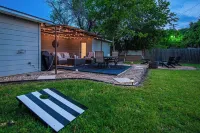 The Rustic Retreat!  With a game room & a great outdoor vibe! Brazos Valley Museum of Natural History附近的飯店