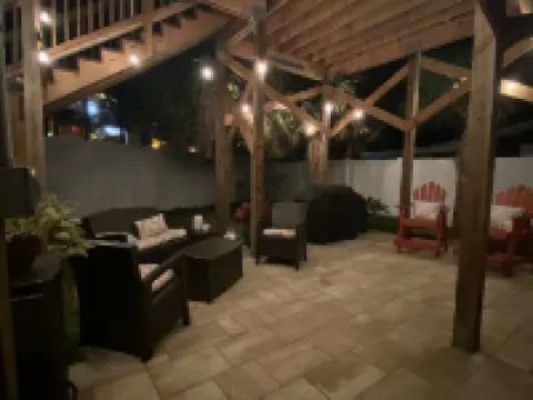 Beautiful island home, large entrance to beach! Sun deck, ocean view, hot tub Hotels in Butler Beach