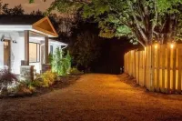 Luxury mountain oasis, hot tub & 15 mins to DT AVL, bring furry friends!