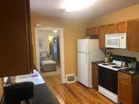 Quiet, home-style stay in historic Washington Park neighborhood.