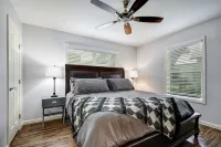 New Braunfels - 2 min walk to Schlitterbahn, walk to River, 2 miles from Gruene!