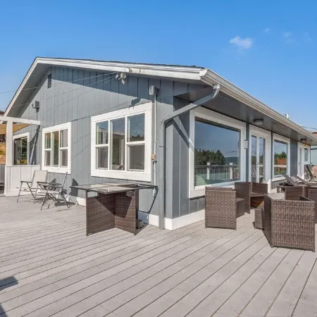 Sunrise Camano View Retreat: HotTub, Grill, Games, Pet & Family-Friendly!