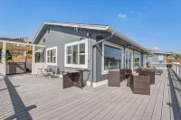 Sunrise Camano View Retreat: HotTub, Grill, Games, Pet & Family-Friendly!