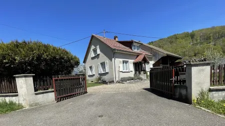 Calm, spacious and relaxing holiday home in the heart of the Vosges mountains Отели в г. Крют