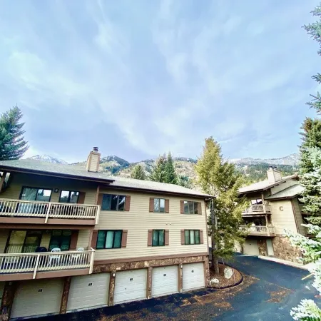 Teewinot B5: Top Floor 2BR/2BA Condo -- Fully Remodeled