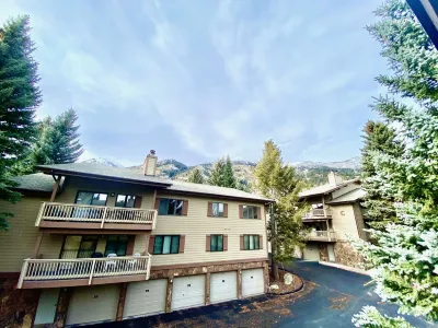 Teewinot B5: Top Floor 2BR/2BA Condo -- Fully Remodeled 그랑 테턴 내셔널 파크 헤드쿼터스, 무스, WY 주변 호텔