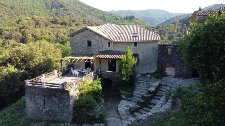 Large farmhouse with four bedrooms Отели в г. Ле Плантье