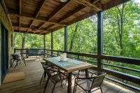 Mountain Crest Cottage Fabulous Fire Pit and 5 Minutes to Downtown Blue Ridge! - Alphydda