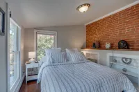 4 Bedroom, 3  Bath  Big Downtown Frederick home, w/ Private Patio &  fire table - Balkon