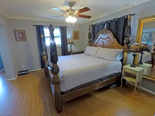 Treasure Cove - 2,100sqft Home away from Home, 1.4m to the Beach, 3bdrm, 2 bath