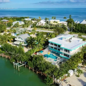 Beach House, Waterfront, Sombrero Beach, Florida Keys Rental, Private Pool, Dock