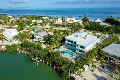 Beach House, Waterfront, Sombrero Beach, Florida Keys Rental, Private Pool, Dock