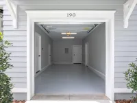 2 Min Walk to Downtown/King Bed /Golf Cart Rental/Pet Friendly! Hotels in Mount Dora