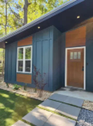 New, unique custom-built cottage, between Savannah and Tybee Island.