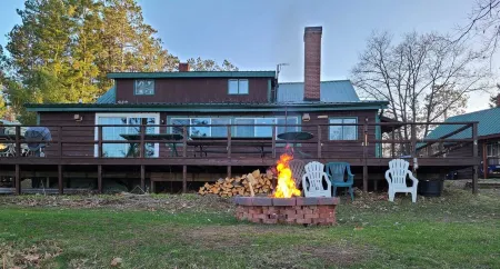 Big Chip Lodge. Awesome View. Dock 50' Away. Authentic Historical Wisconsin.