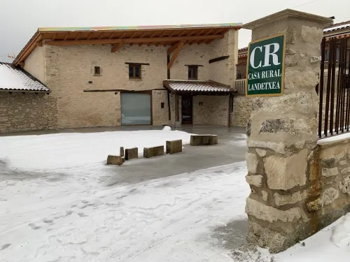 !a 15 min de Vitoria, Casa Rural con Chimenea, en Plena Naturaleza! Các khách sạn ở Azazeta