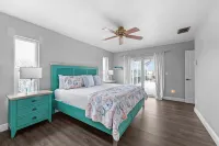Serenity on the Cape - Heated Pool - Jacuzzi - Canal Views