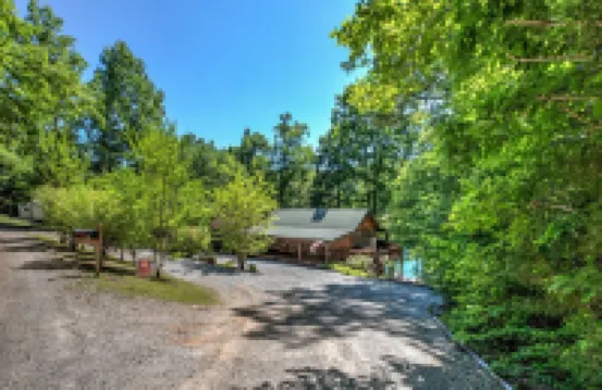 Lakein' It Easy With Private Dock