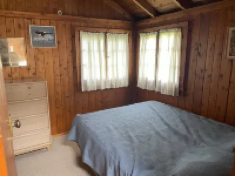 Beautiful Hubbard Lake, Lakefront Cottage