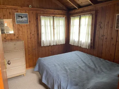 Beautiful Hubbard Lake, Lakefront Cottage