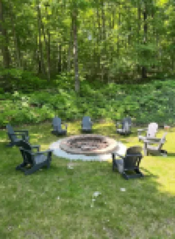 4 Bedroom Rustic and Secluded Cabin. Dogs Welcome!