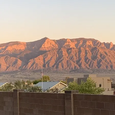 Kelly’s Casita with Gated Off Road Parking. Private, Quiet, Clean, Comfortable.