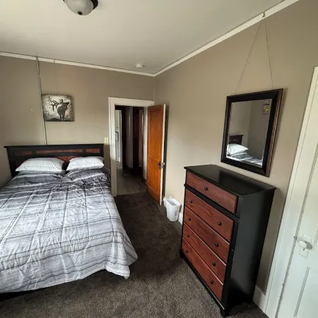 One block from downtown One bed one bath with extra folded out bed.