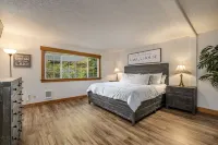 Lakefront Haven: Lakeland Village Golf!
