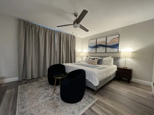 NEW! Spacious designer 2-Bed/2.5-Bath townhome near Downtown Orlando